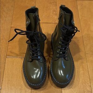 Divided platform combat boots